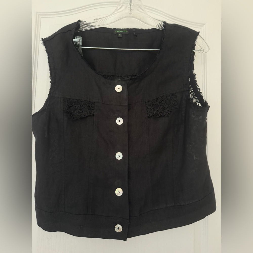 Tricotto Black Sleeveless Button-Front Top with Lace